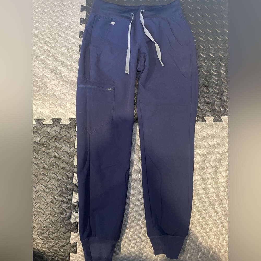 Figs jogger in navy blue